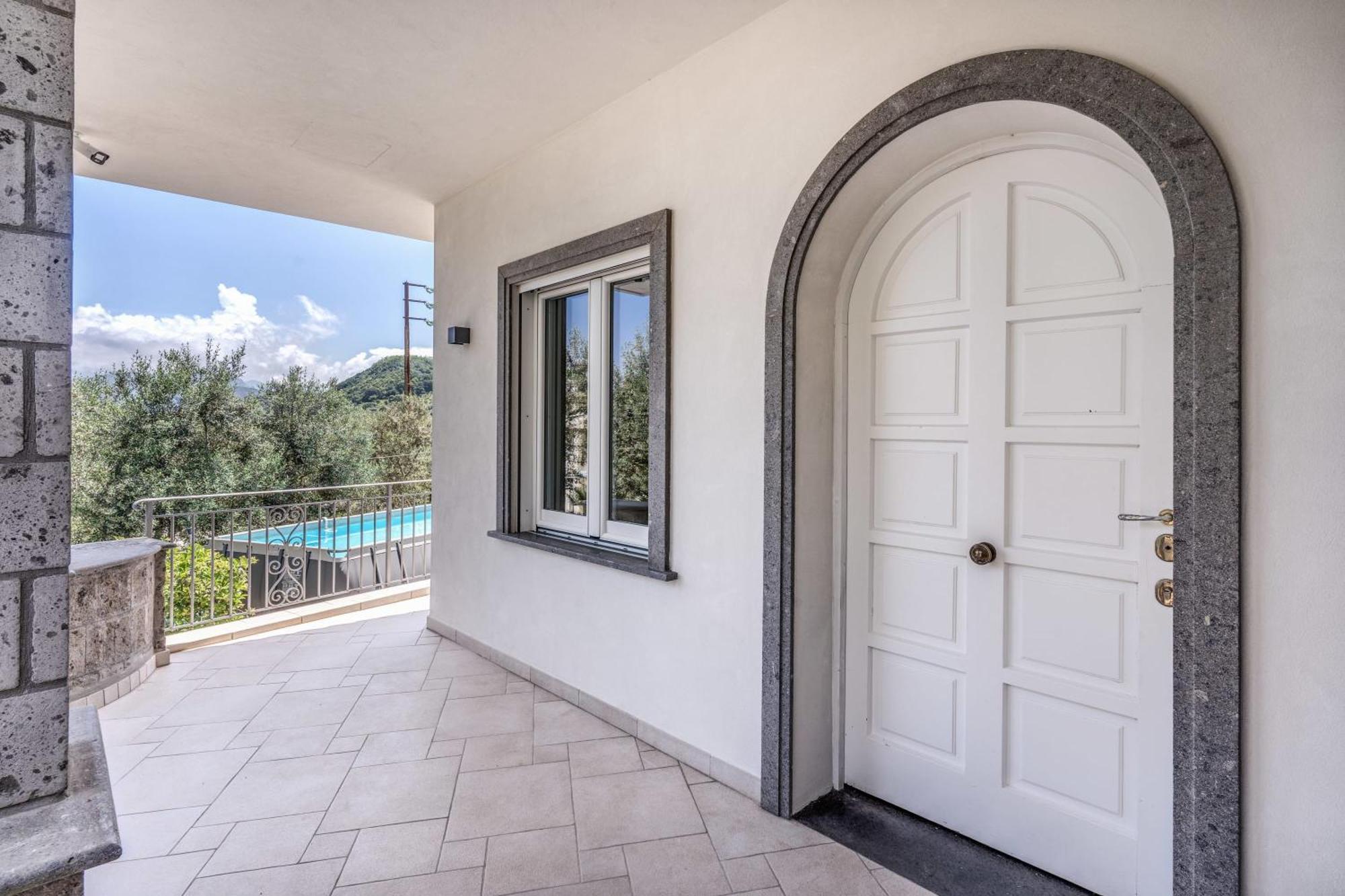 Villa Milena Modern Elegance Views And Guest Services سورينتو المظهر الخارجي الصورة
